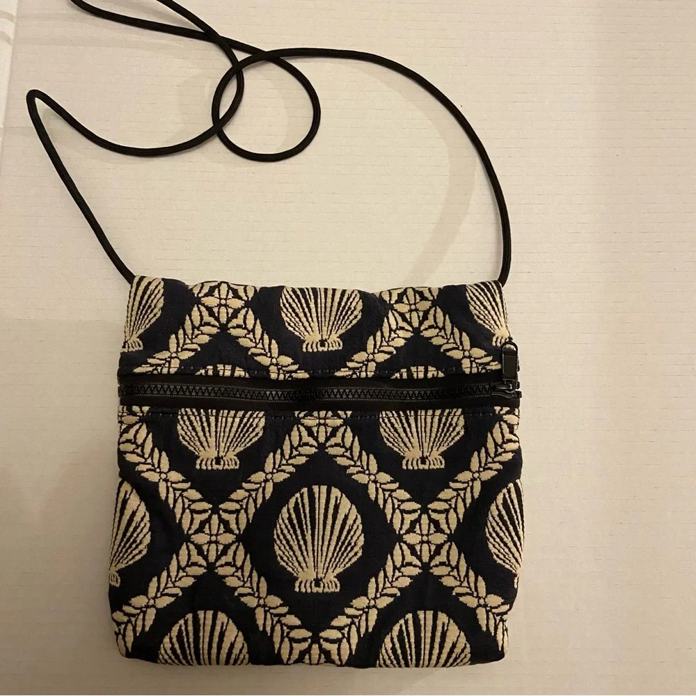 Bonnie Crossbody Nautical Sea Shell Print Blue and White Bag. - Picture 2 of 5